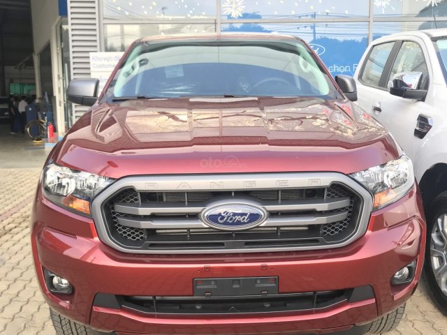 Ford Ranger 2020, bán xe bán tải nhập Thái Lan, màu đỏ, giao ngay, ưu đãi nắp thùng, lót thùng, phim