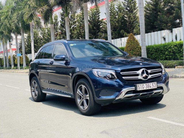 Bán Mercedes Benz GLC 250 4Matic xanh kem, 1 chủ cực đẹp