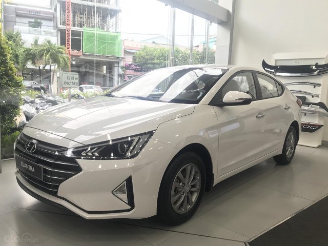 Bán xe Hyundai Elantra 1.6 số sàn - giá sốc 559 triệu, tặng phụ kiện