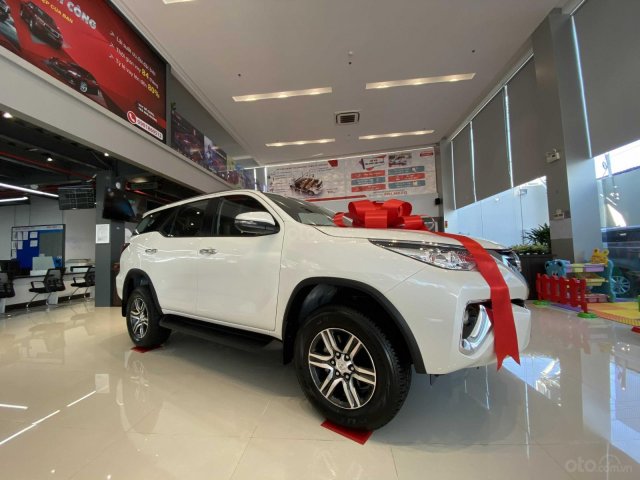 Toyota Đông Sài Gòn bán xe Toyota Fortuner 2.4G sản xuất năm 2020, màu trắng