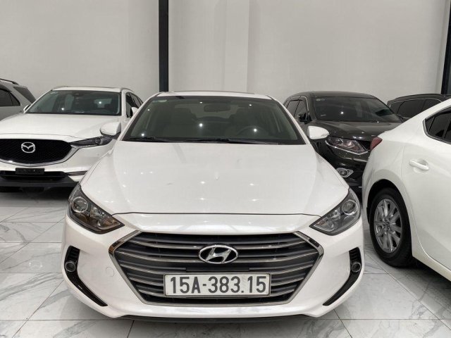 Cần bán lại xe cũ Hyundai Elantra năm sản xuất 2018, màu trắng, giá tốt