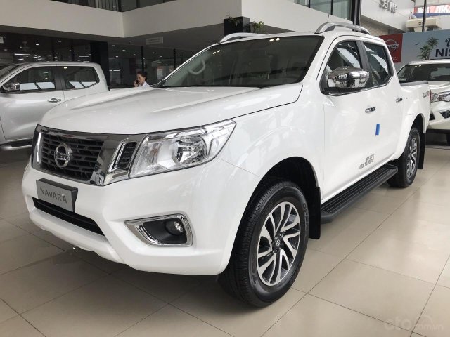 Nissan Navara khuyến mãi 100tr trong tháng, tặng bộ phụ kiện cực lớn, hỗ trợ vay lăn bánh với 200tr