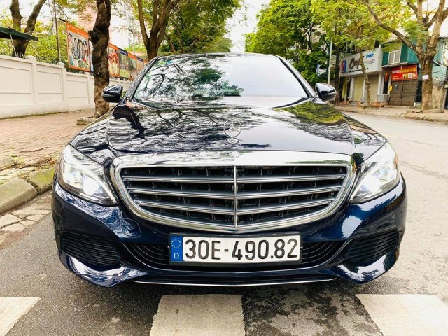 Mercedes C250 Exclusive xanh Cavansite, nội thất kem cực hot, đăng kí lần đầu T4/2017