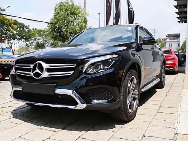 Cần bán xe Mercedes GLC 200 năm 2020, màu đen, xe sẵn - giao ngay