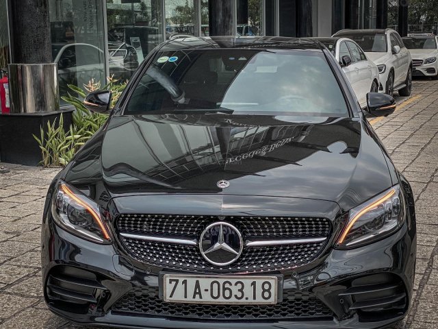 Thanh lý chiếc Mercedes-Benz C300 AMG, sản xuất 2019, xe còn mới, giao nhanh