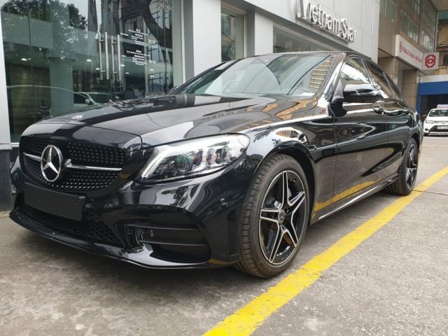 Siêu khuyến mãi giảm giá khi mua chiếc Mercedes-Benz C300 AMG, sản xuất 2020, giao nhanh