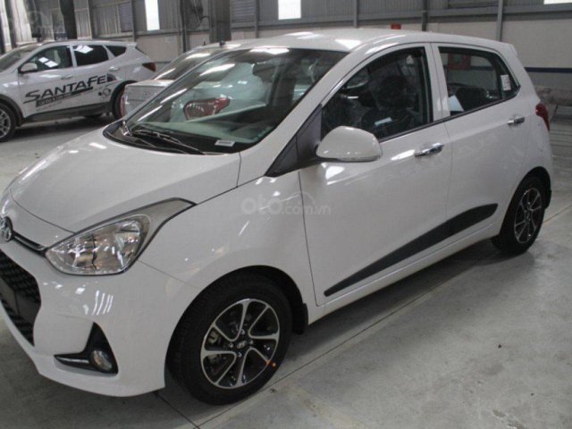 Cần bán Hyundai Grand i10 đời 2020, màu trắng0