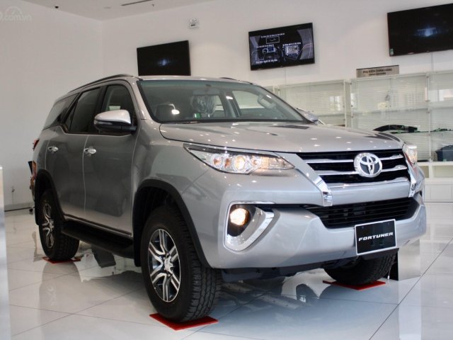 Bán Toyota Fortuner 2020 - máy dầu - số tự động, cam kết giá tốt - khuyến mãi lớn, trả trước 250 triệu - lãi suất thấp