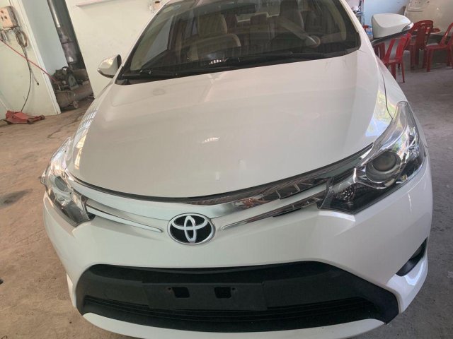 Cần bán lại xe Toyota Vios đời 2017, màu trắng0