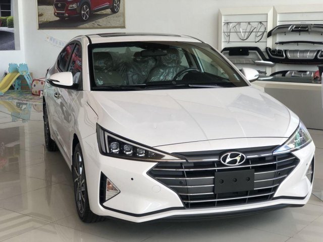 Cần bán xe Hyundai Elantra đời 2020, màu trắng, giá 555tr0