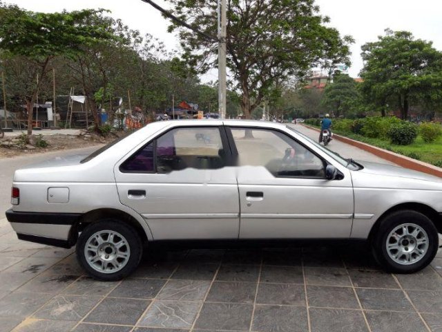 Cần bán xe Peugeot 405 sản xuất năm 1989, nhập khẩu số sàn