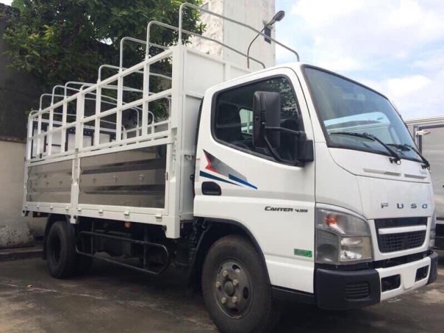 Xe tải Mitsubishi Fuso Canter 4.99 thùng mui bạt ở Long An0