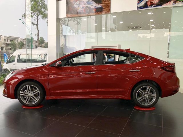 Cần bán xe Hyundai Elantra sản xuất 2019, màu đỏ