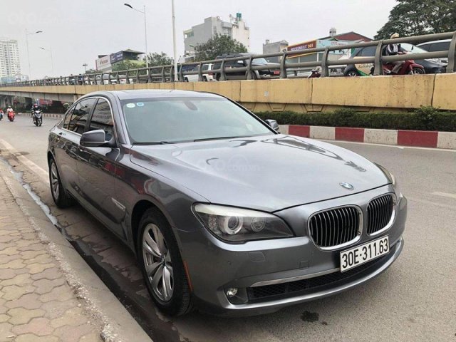 Bán xe BMW 750i sản xuất 2010, màu xám, nhập khẩu