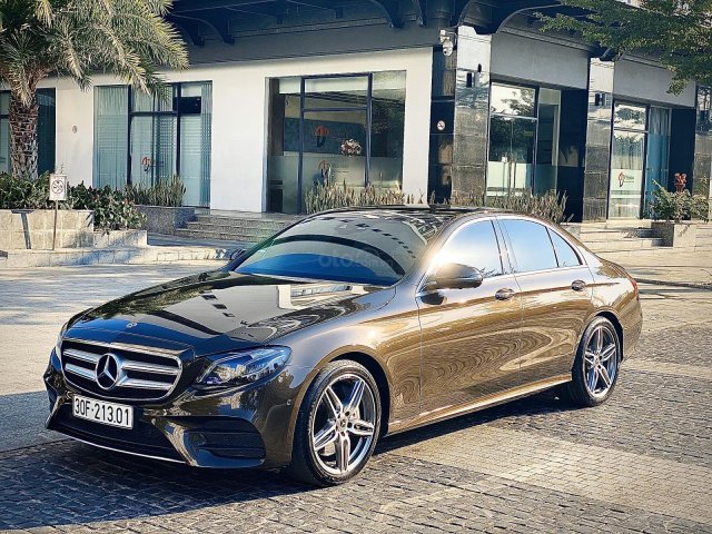 Bán ô tô Mercedes E300 đời 2018, đi được 17.000km, giá cực tốt0