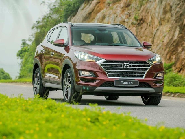 Bán xe giá thấp chiếc Hyundai Tucson 2.0 tiêu chuẩn, sản xuất 2020, giao xe nhanh0