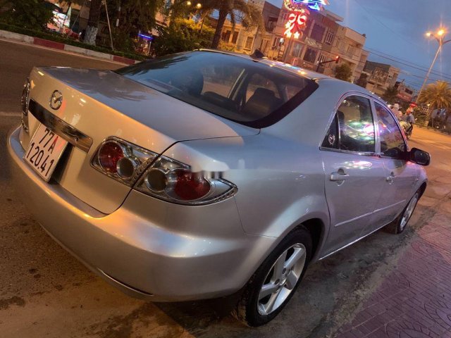 Xe Mazda 6 đời 2004, màu bạc giá cạnh tranh
