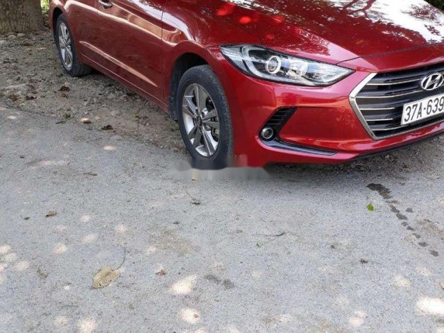 Cần bán Hyundai Elantra sản xuất 2018, màu đỏ chính chủ0