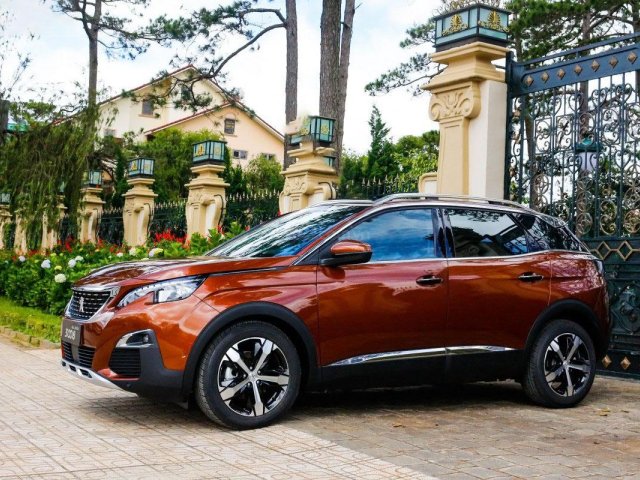 Cần bán xe Peugeot 3008 1.6 AT năm sản xuất 2020 giá tốt0