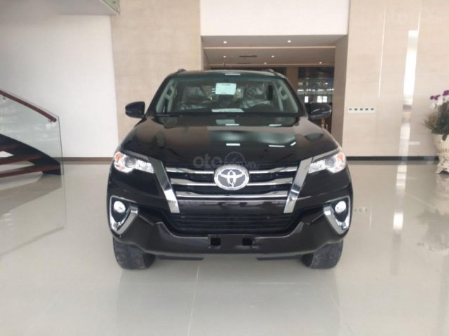 Bán Toyota Fortuner 2.7V 4x2 AT sản xuất 2020, màu đen, xe nhập0