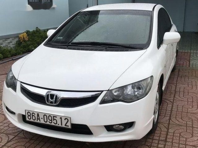 Cần bán xe Honda Civic 1.8 AT 2011, màu trắng