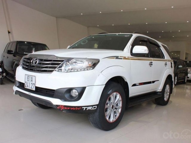 Bán xe Toyota Fortuner 2.7AT năm sản xuất 2015, màu trắng như mới, giá tốt