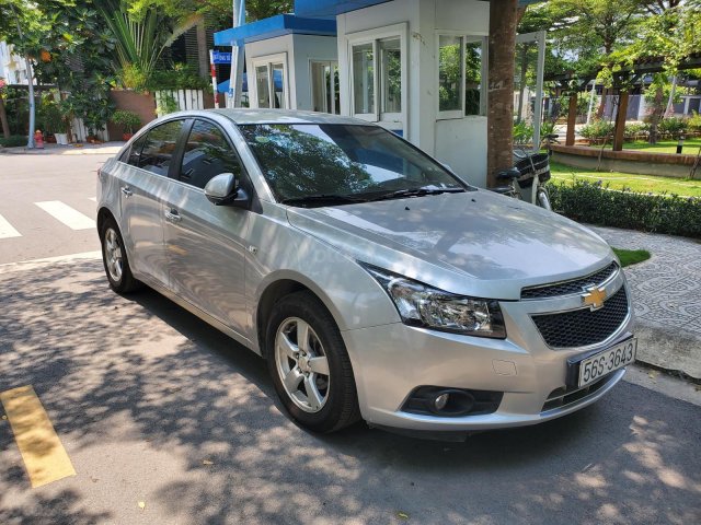 Mua xe mới cần bán xe cũ Chevrolet Cruze năm 2010 chỉ mới đi 27.500 km