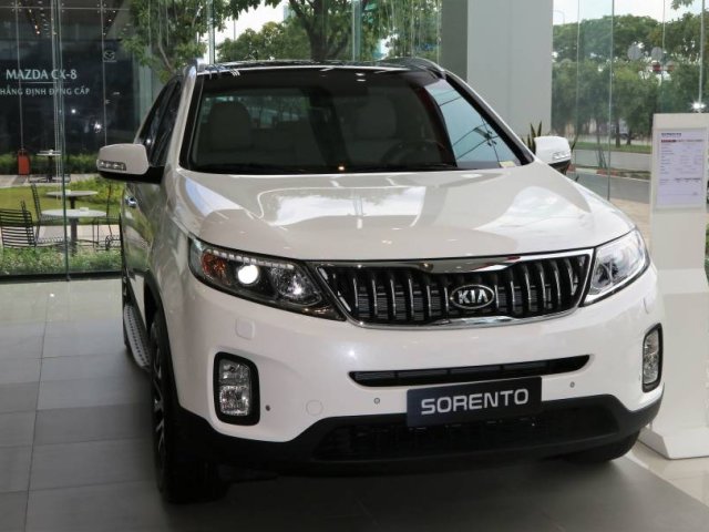 Bán ô tô Kia Sorento 2.4 Deluxe sản xuất 2020, màu trắng, 799 triệu0