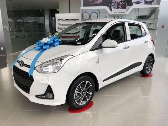 Cần bán Hyundai Grand i10 năm 2020, màu trắng0