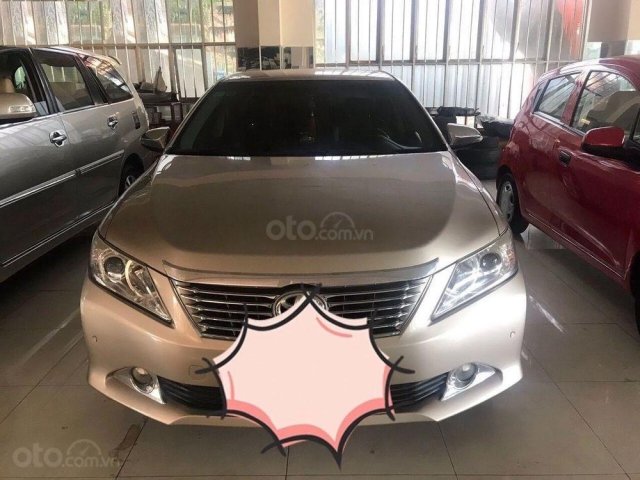 Bán Toyota Camry đời 2015, màu bạc xe gia đình, 800tr