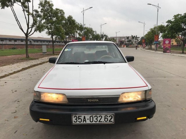 Cần bán gấp Toyota Camry năm sản xuất 1987, màu trắng, nhập khẩu nguyên chiếc, giá tốt