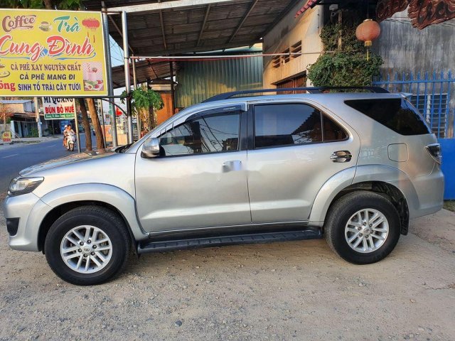 Bán ô tô Toyota Fortuner đời 2012, màu bạc số sàn, 568 triệu