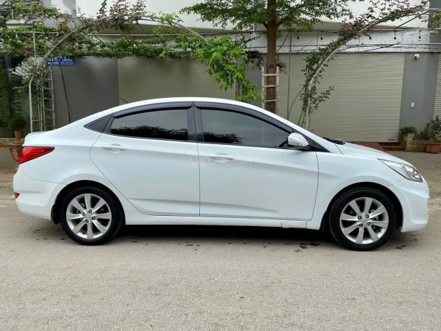 Cần bán xe Hyundai Accent MT sản xuất năm 2016, màu trắng, nhập khẩu nguyên chiếc số sàn, giá chỉ 379 triệu0