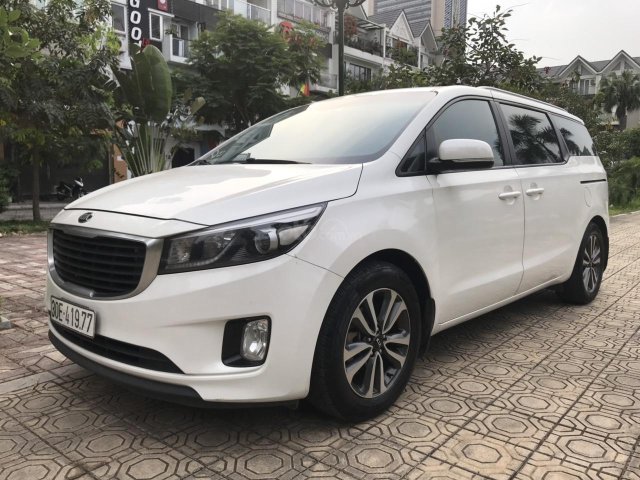 Xe Kia Sedona 2.2 số tự động máy dầu SX năm 2017, 880 triệu