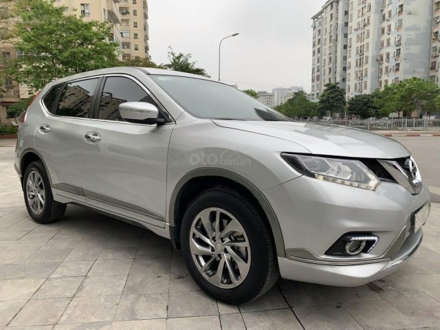 Cần bán xe Nissan X trail 2.5 SV 4WD Premium năm sản xuất 2018, màu bạc như mới0