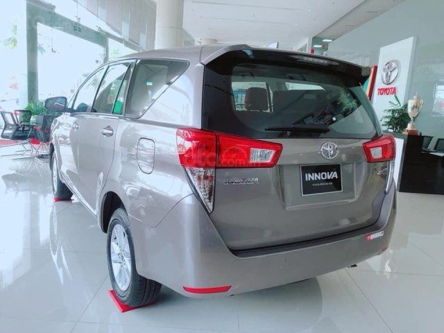 Toyota Innova 2.0E - vay ngân hàng lãi suất ưu đãi