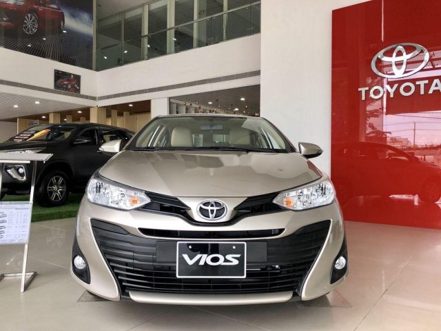 Bán Toyota Vios sản xuất năm 2020, màu vàng0