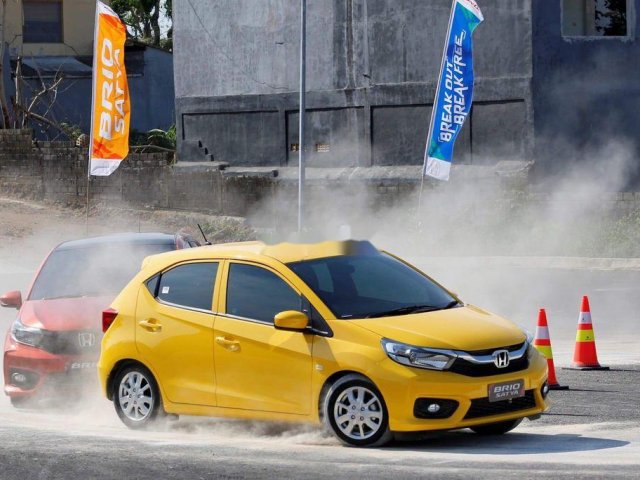 Bán Honda Brio 2019, màu vàng, nhập khẩu0