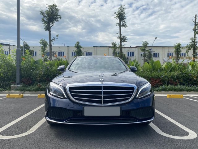 Xe chính chủ bán Mercedes C200 Exclusive 2020 xanh cavansite siêu hot, xe siêu lướt, giá siêu tốt