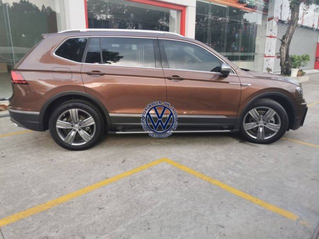 Bán xe Volkswagen Tiguan Highline đời 2019, màu nâu, xe nhập0