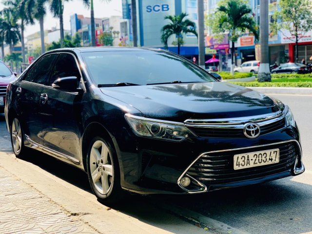 Cần bán lại chiếc xe Toyota Camry 2.5Q, đời 2016, màu đen, giá cực kì thấp0