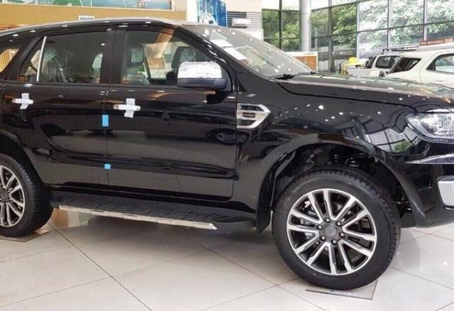 Bán ô tô Ford Everest Titanium đời 2020, màu đen, xe nhập