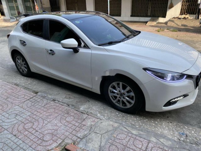 Cần bán Mazda 3 1.5 đời 2017, màu trắng0