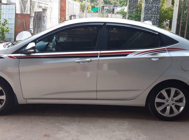 Gia đình bán xe Hyundai Accent sản xuất năm 2011, nhập khẩu còn mới0