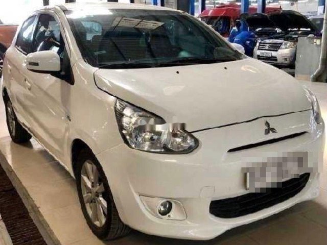 Cần bán Mitsubishi Mirage sản xuất năm 2015, màu trắng, nhập khẩu