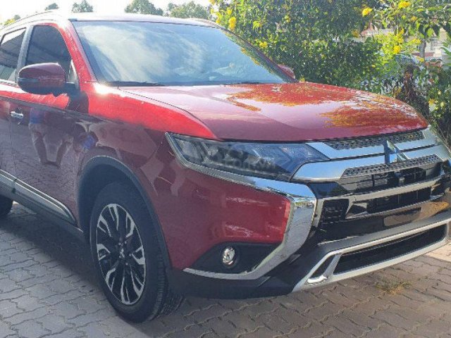 Bán Mitsubishi Outlander 2.0 CVT Premium 2020, màu đỏ, 950tr0