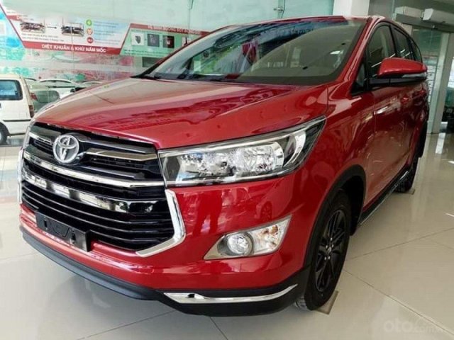 Bán ô tô Toyota Innova 2.0 Venturer năm 2020, màu đỏ, 879tr0