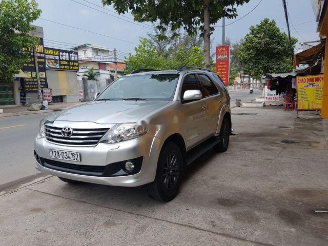 Cần bán Toyota Fortuner sản xuất 2012, màu bạc, giá tốt