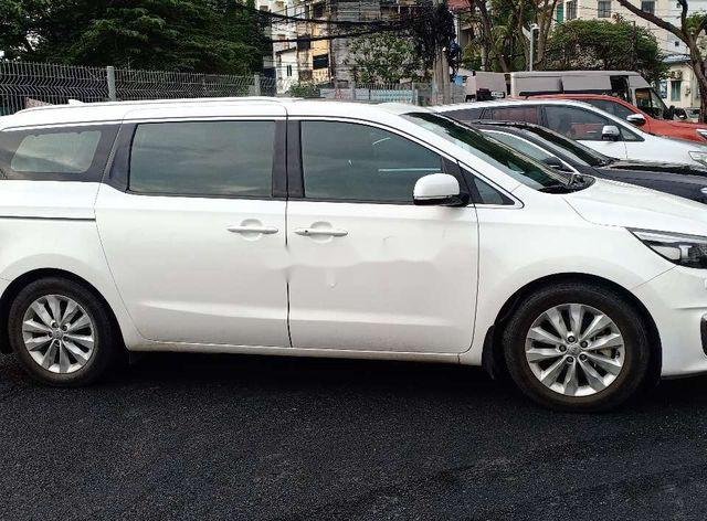 Cần bán lại xe Kia Sedona đời 2015, màu trắng, xe nhập, giá 800tr