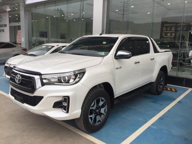 Bán xe Toyota Hilux 2.8G 4x4 AT 2020, màu trắng, nhập khẩu  